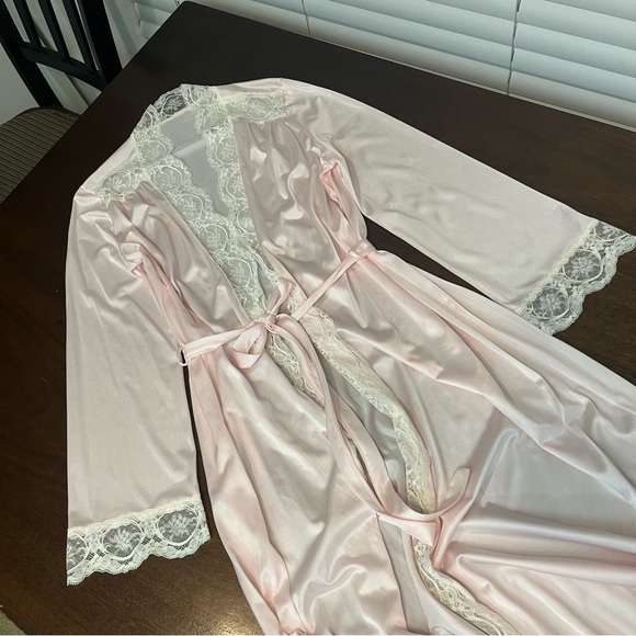 Vintage Olga Long Robe Peignoir Pink Nylon Lace Trim Size Small - Picture 3 of 13